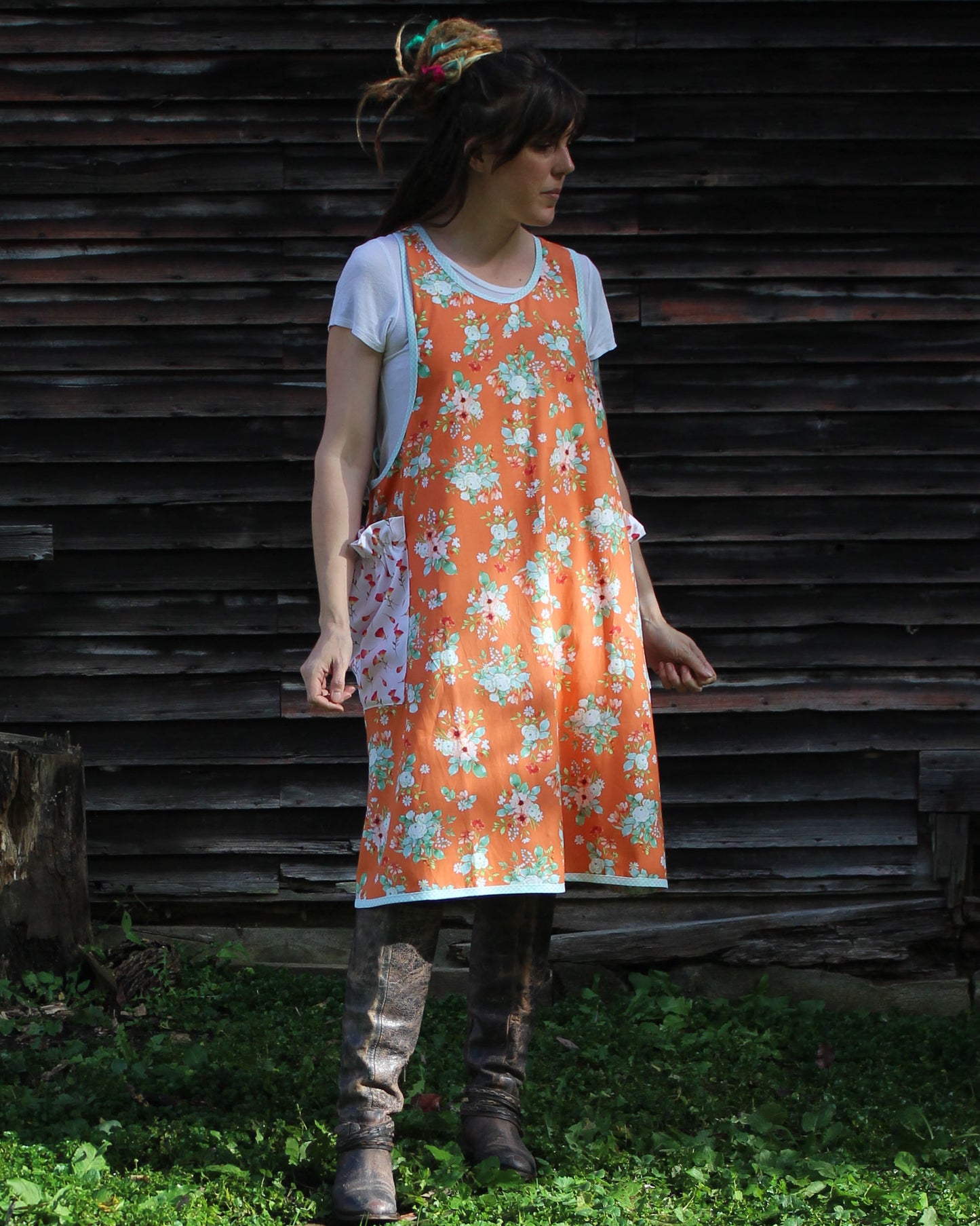 XS-5X No Tie Apron in Orange Floral - Front View
