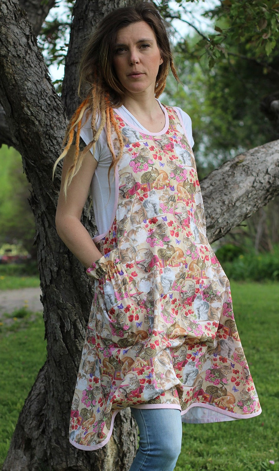 No Tie Apron in Cats and Quilts - Front View