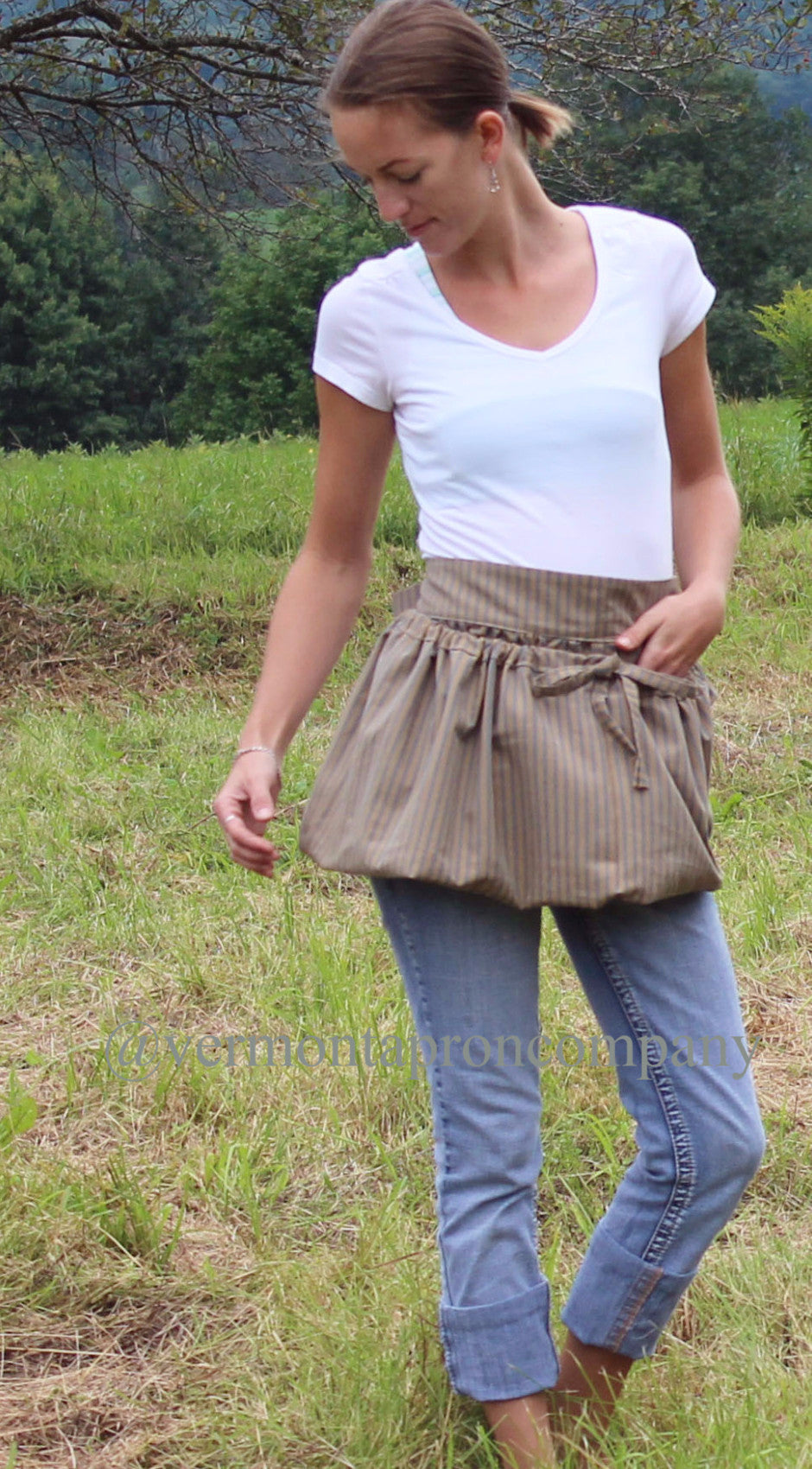 Gathering Apron in 100% Cotton Homespun, front view