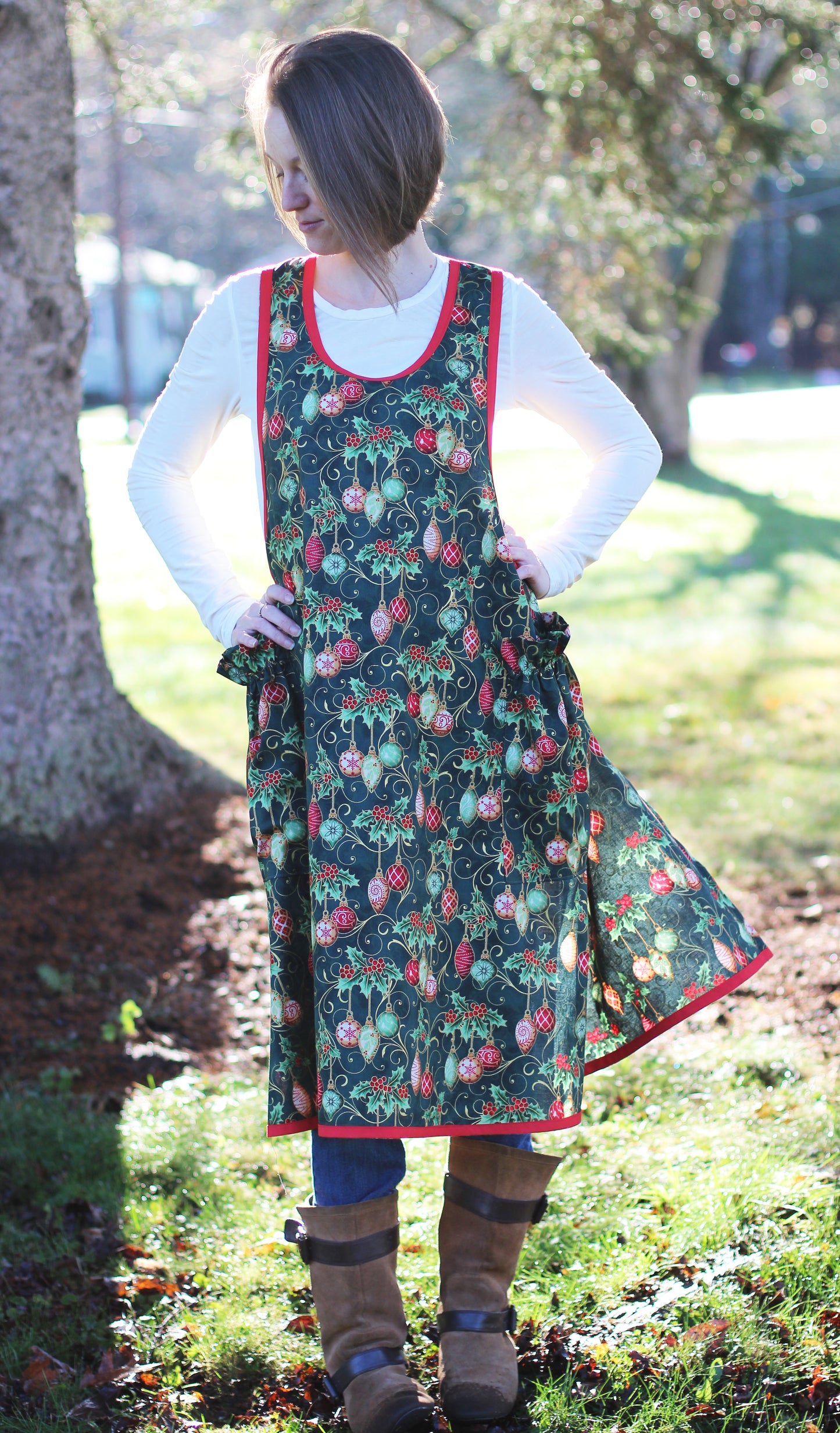 XS-5X No Tie Apron in Christmas Print - No Tie Crossback Apron- front view