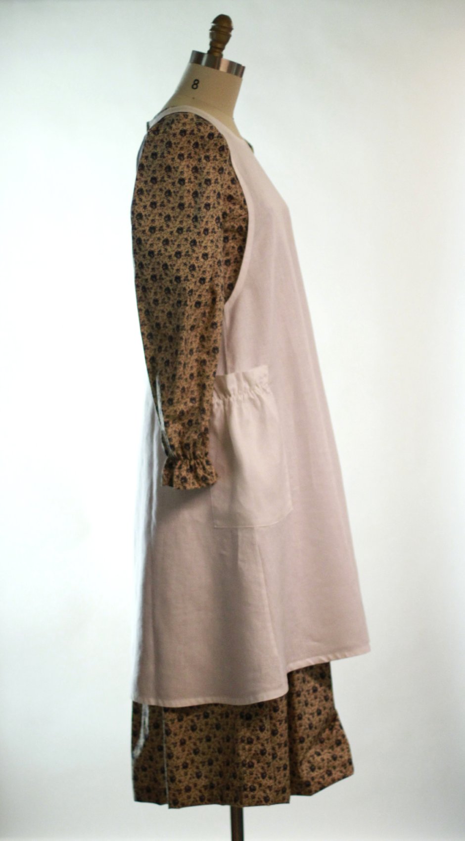 XS-5X No Tie Crossback Apron in White 100% Flax Linen, side view