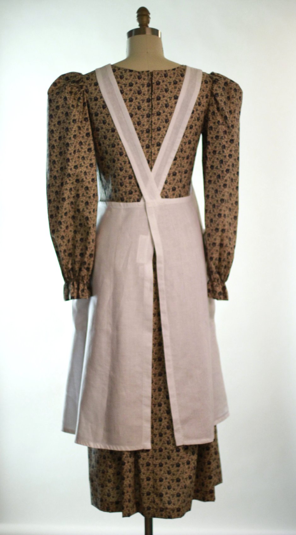 XS-5X No Tie Crossback Apron in White 100% Flax Linen, back view