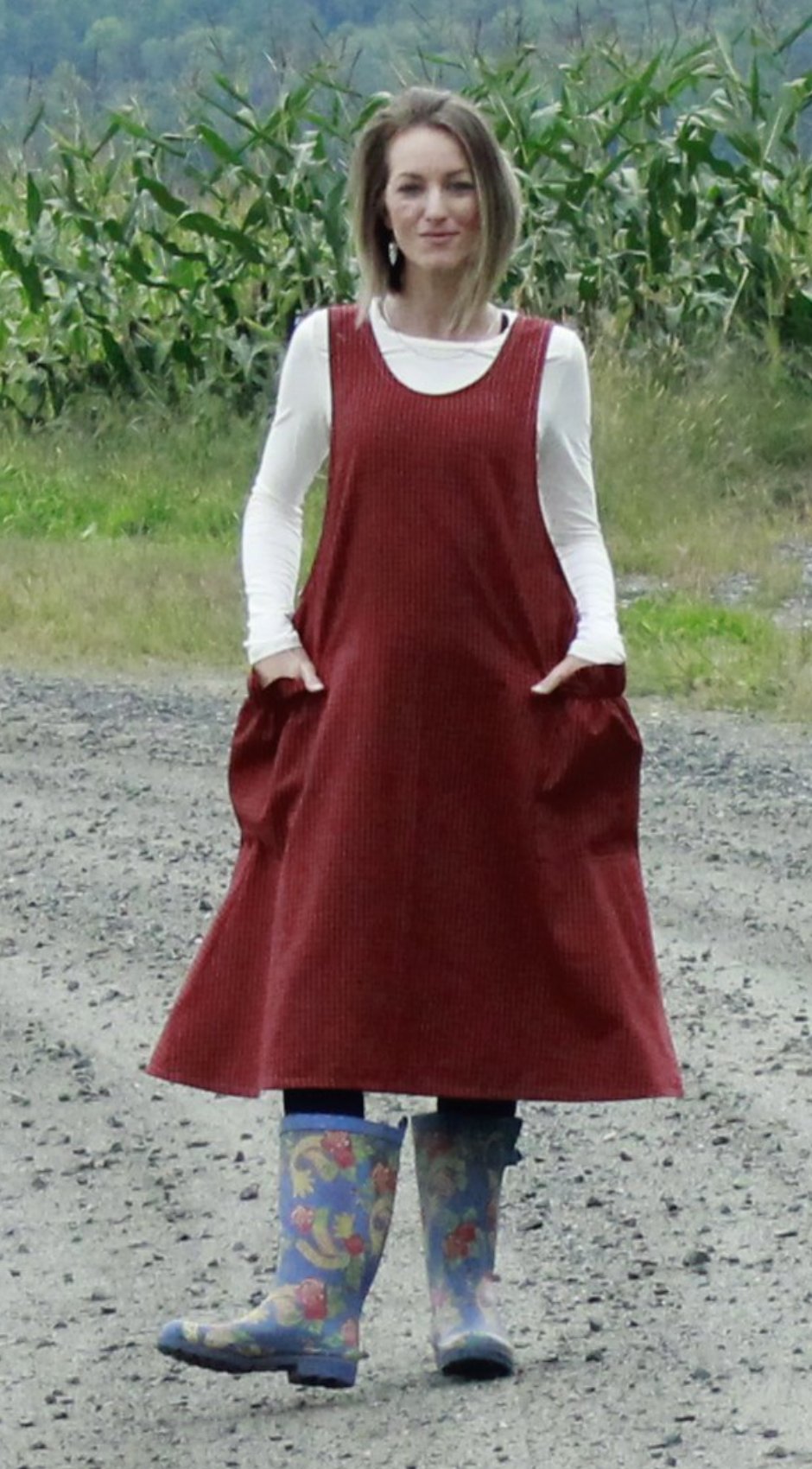 XS-5X No Ties Crossback Apron in Red 100% Cotton Homespun, front view