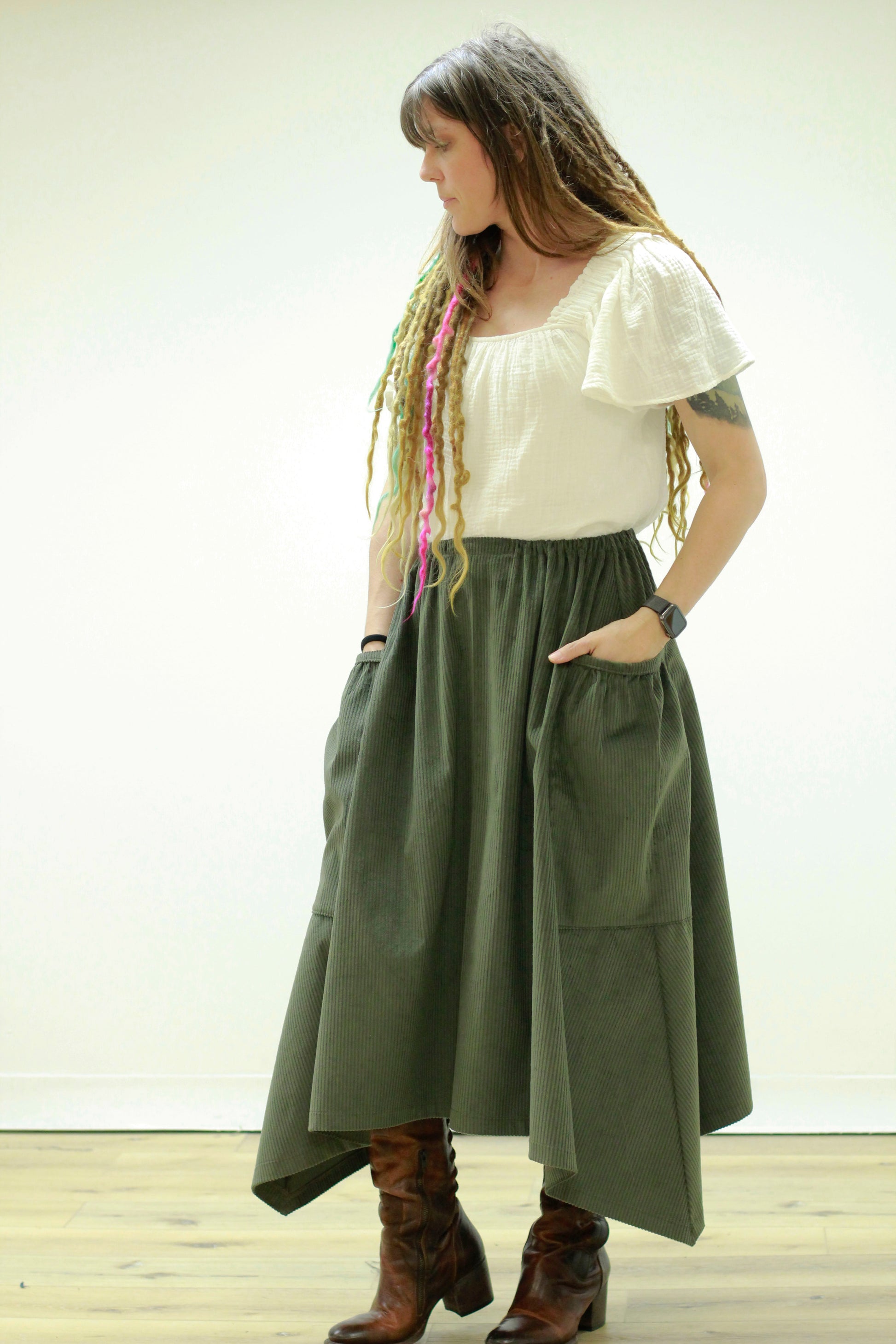 Hippy Skirt in Dark Green Corduroy –