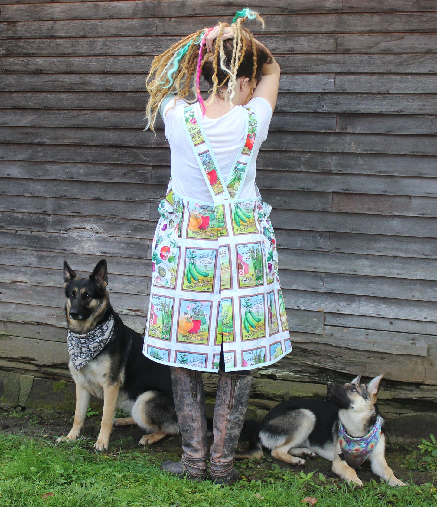 XS-5X No Tie Apron in Seed Packets Print _ Back View