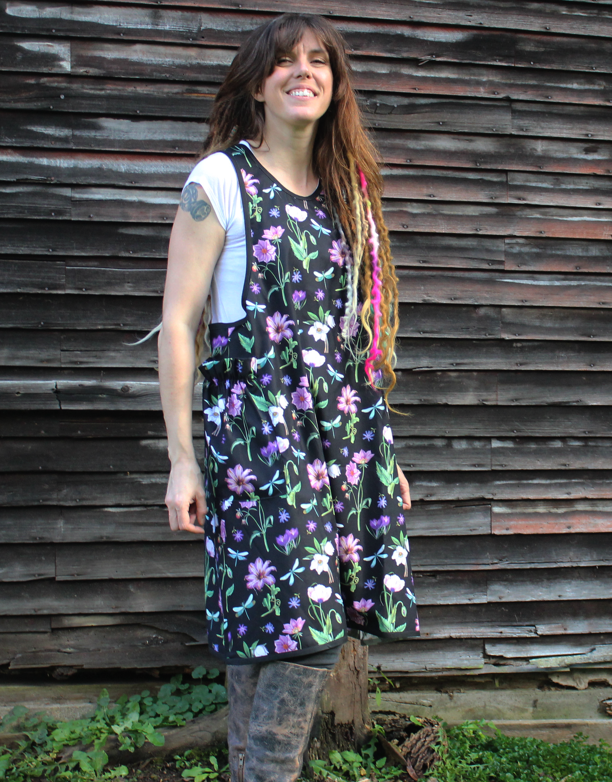 XS-5X No Tie Apron in Black Floral - Front View