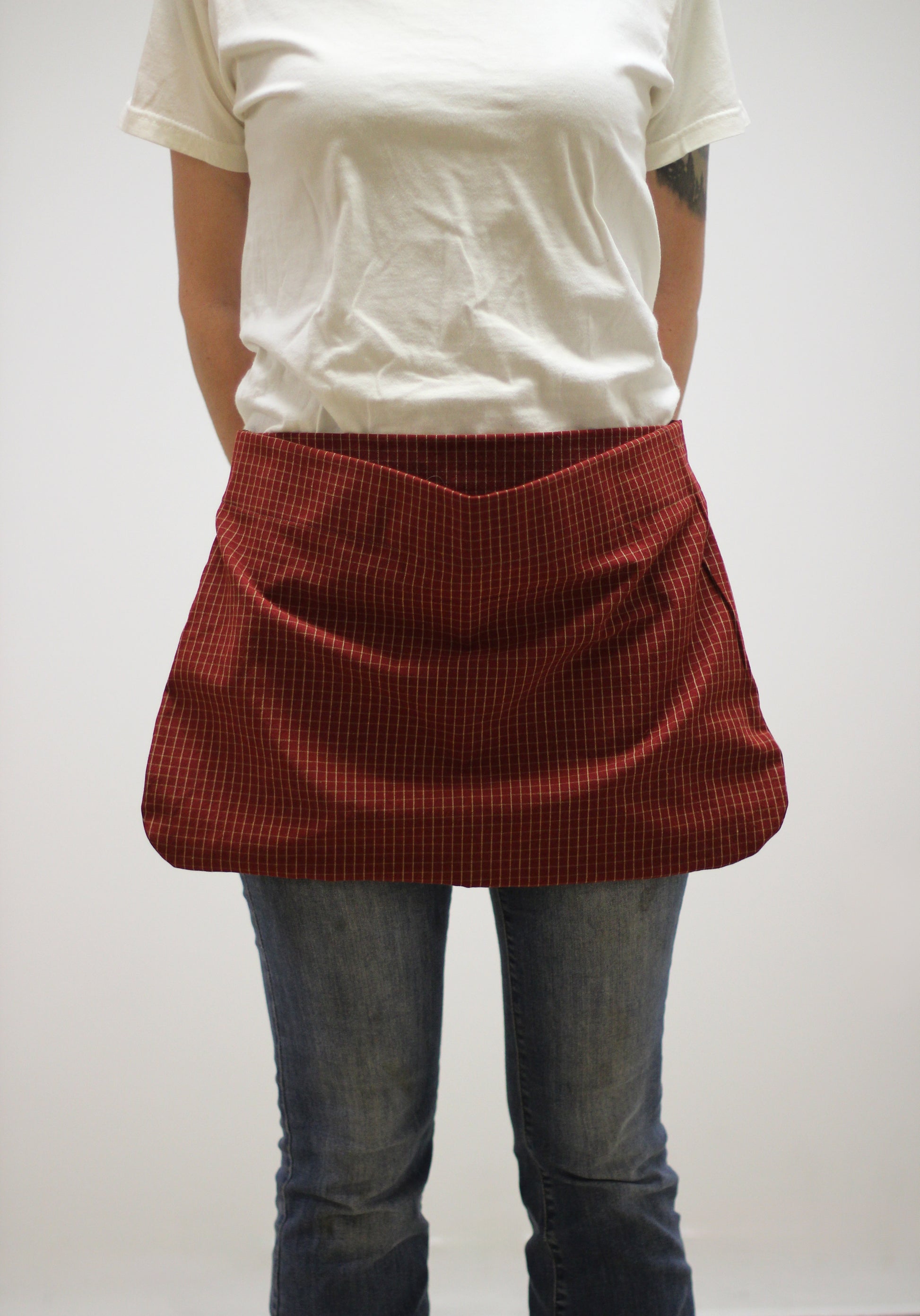 Pouch Apron in Homespun in red homespun