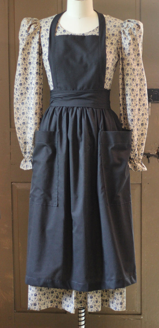 Batiste Bib Apron in Black 