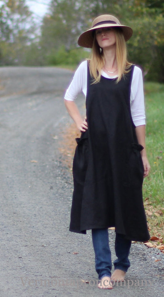 XS-5X No Tie Crossback Apron in Black 100% Flax Linen, front view
