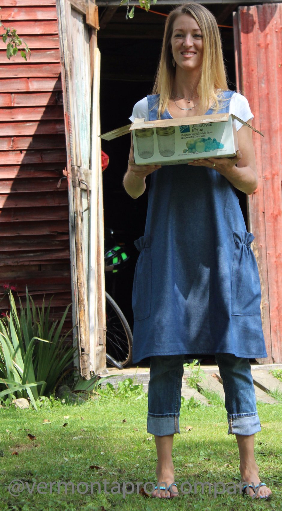 XS-5X No Tie Crossback Apron in Navy Denim, front view