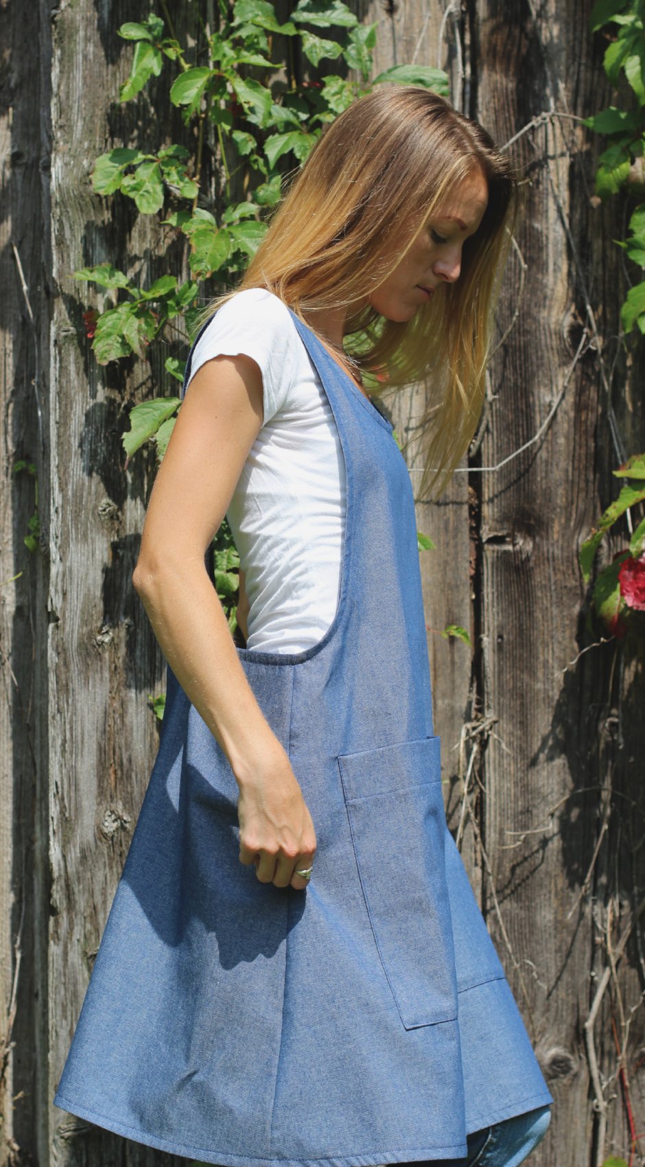XS-5X No Tie Crossback Apron with Front Pocket in Denim, side view