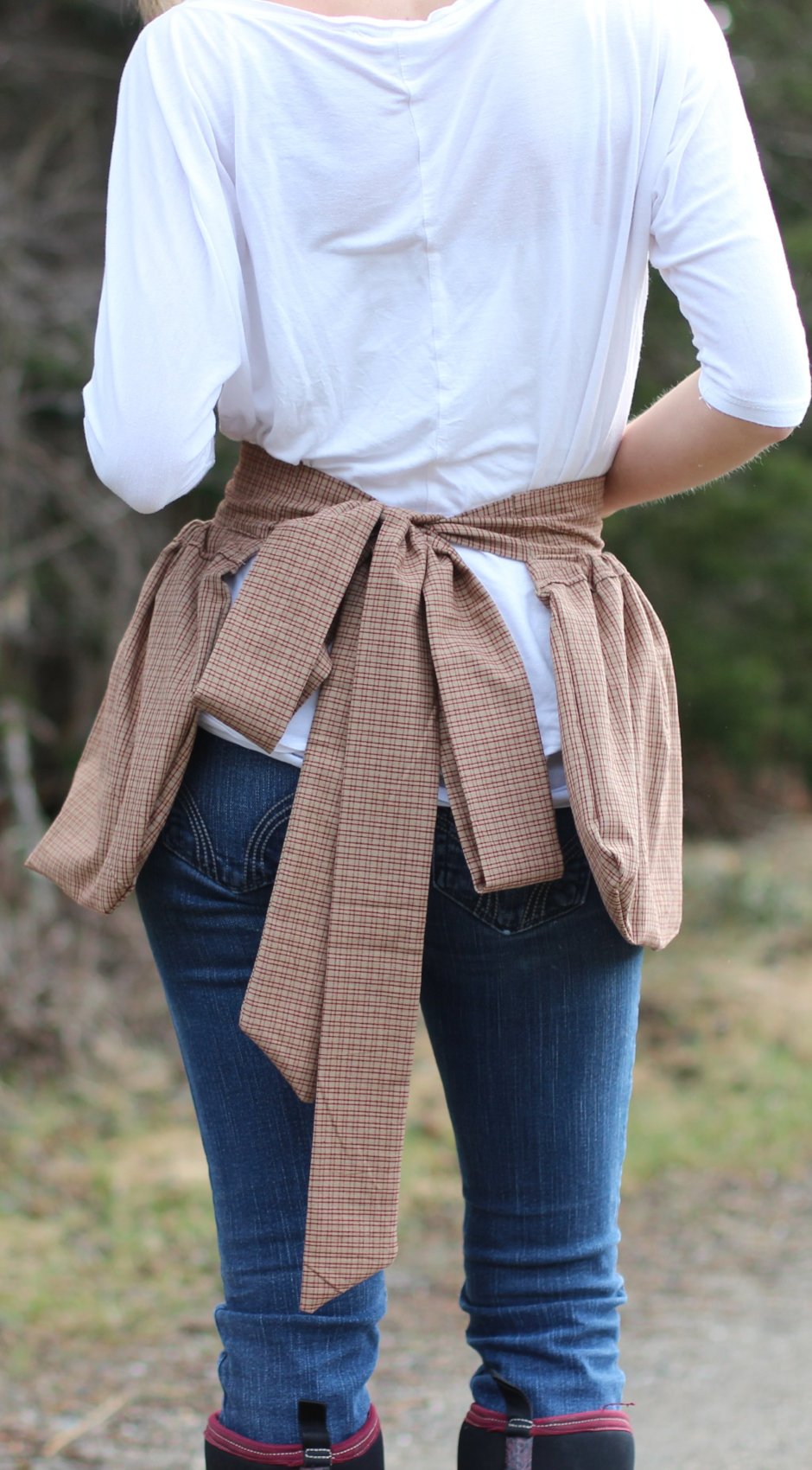 Gathering Apron in Mini Ecru and Red Plaid 100% Cotton Homespun, back view 