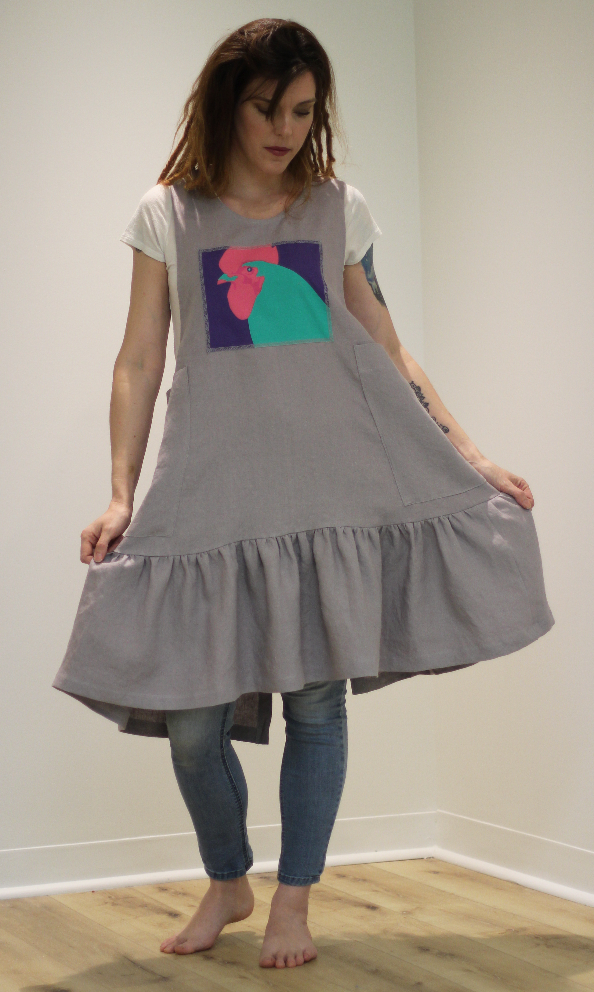 XS-5X No Tie Chicken Apron in Grey 100% Flax Linen showing off the ruffle.