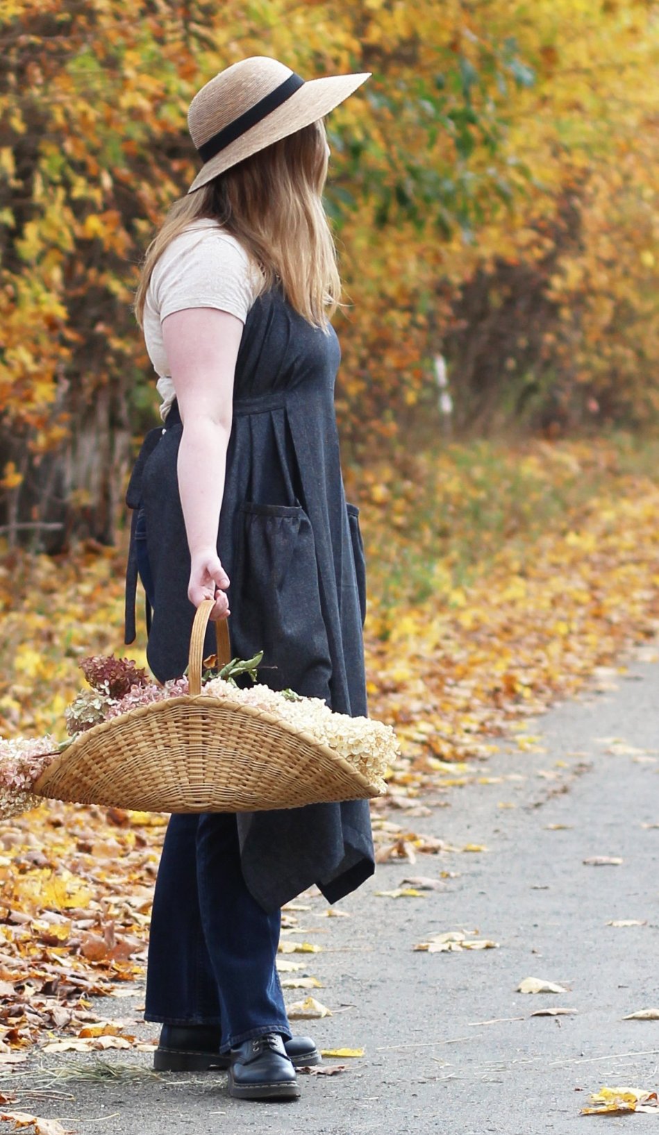 XS-5X Hippy Apron in Black Denim, plus size, side view