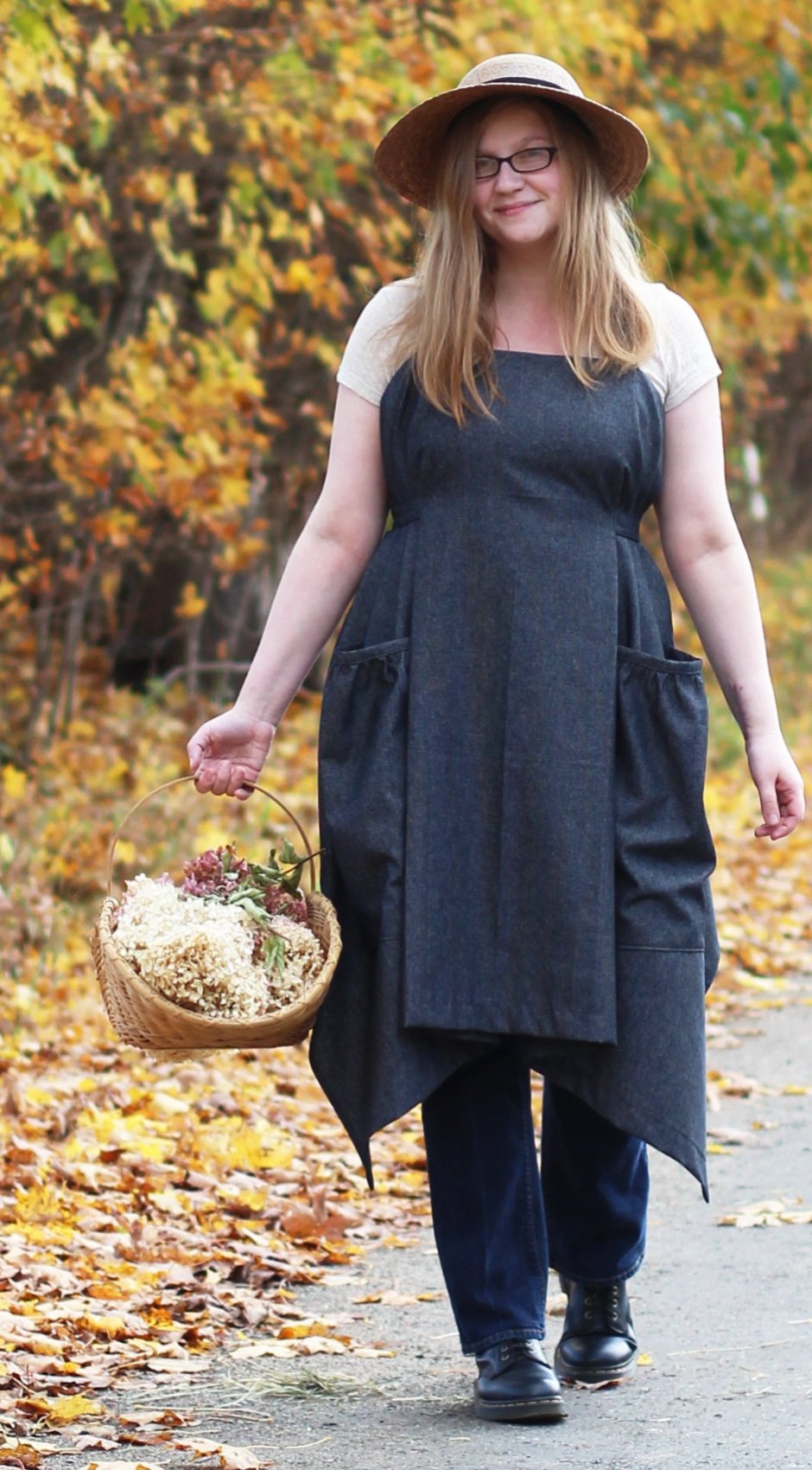 XS-5X Hippy Apron in Black Denim, plus size, front view