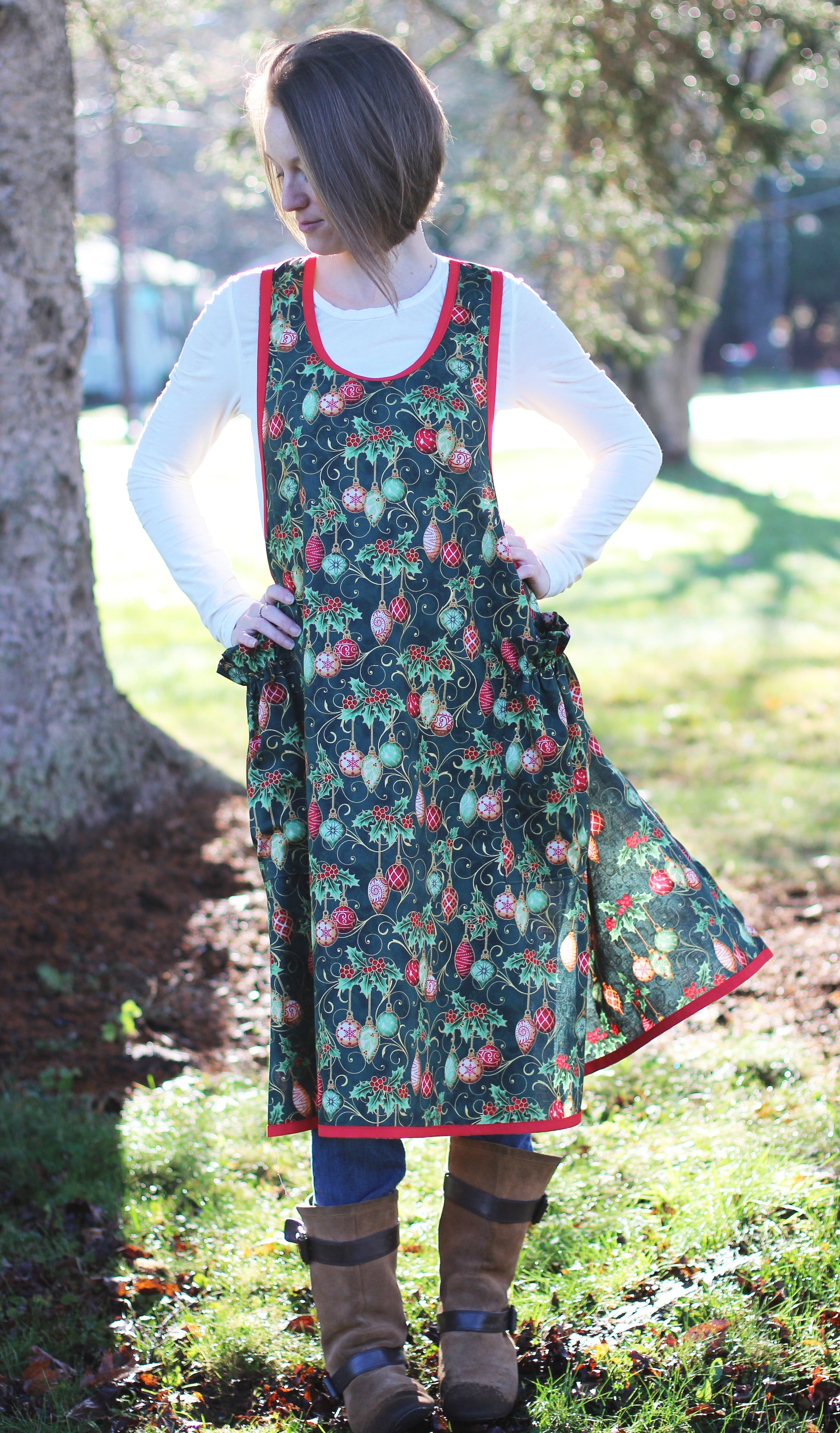 XS-5X No Tie Apron in Christmas Print - No Tie Crossback Apron- front view