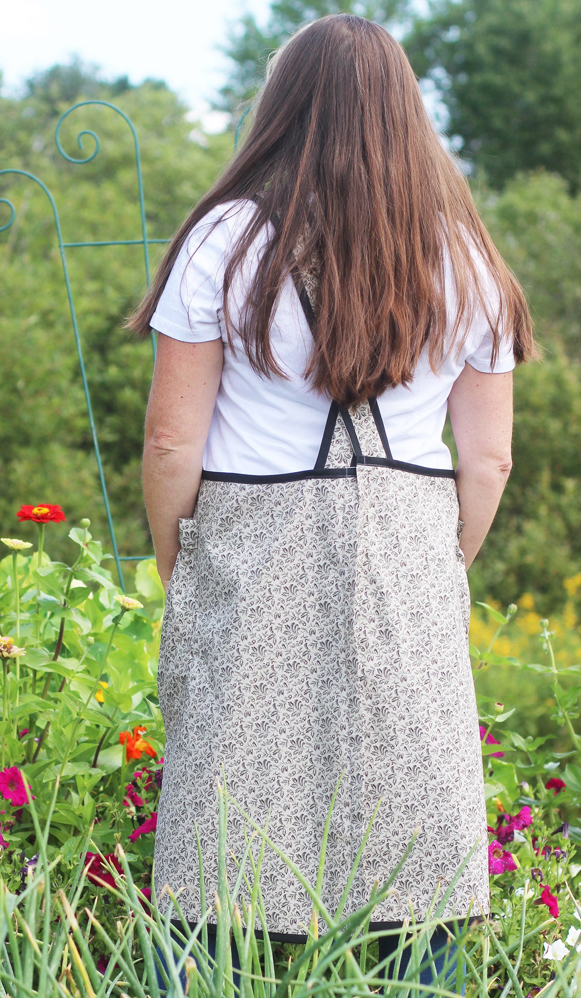 XS-5X Recipe in Gray Floral - No Tie Crossback Apron - Back View