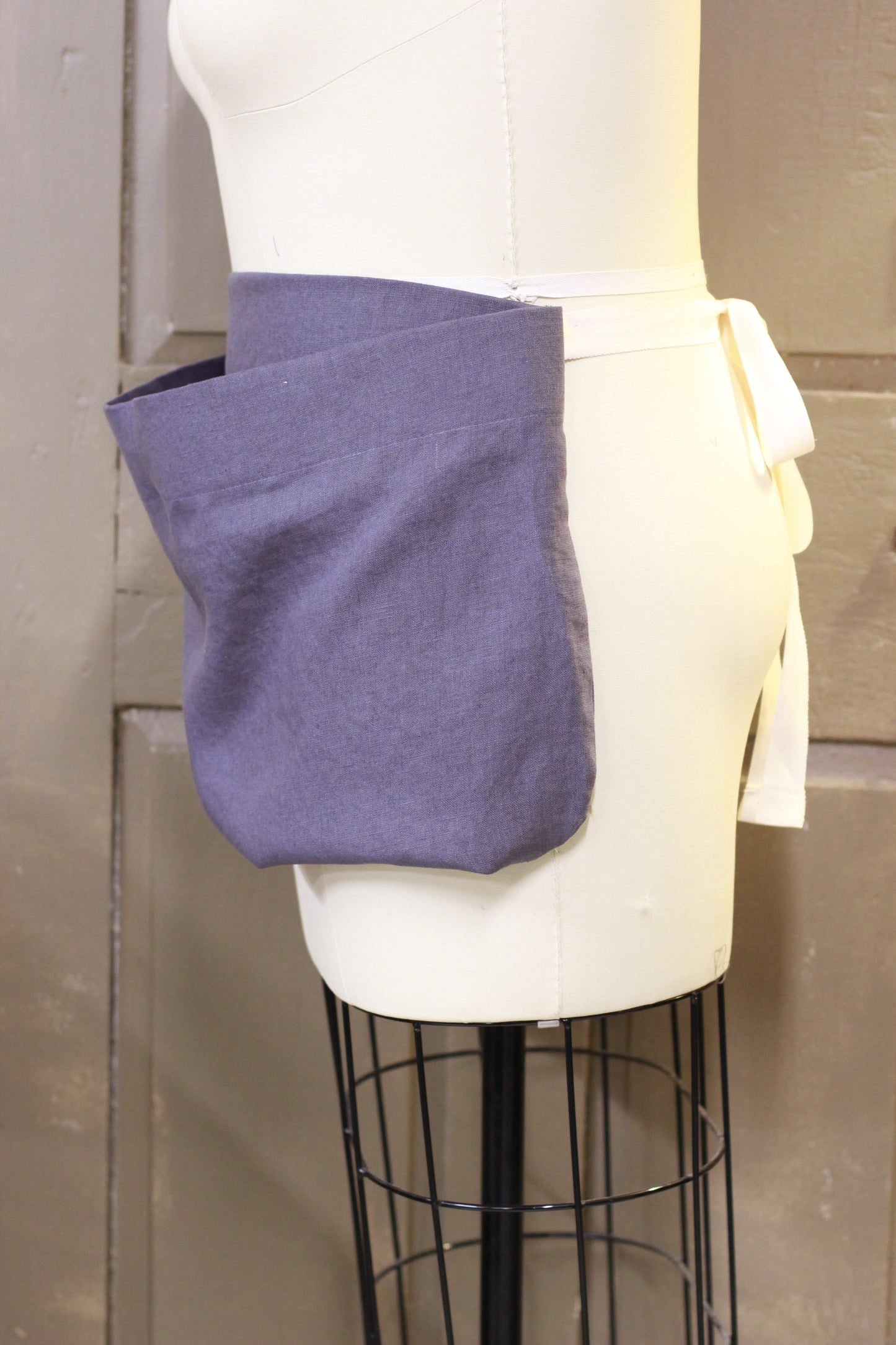 Linen Pouch Apron in Charcoal Grey Linen