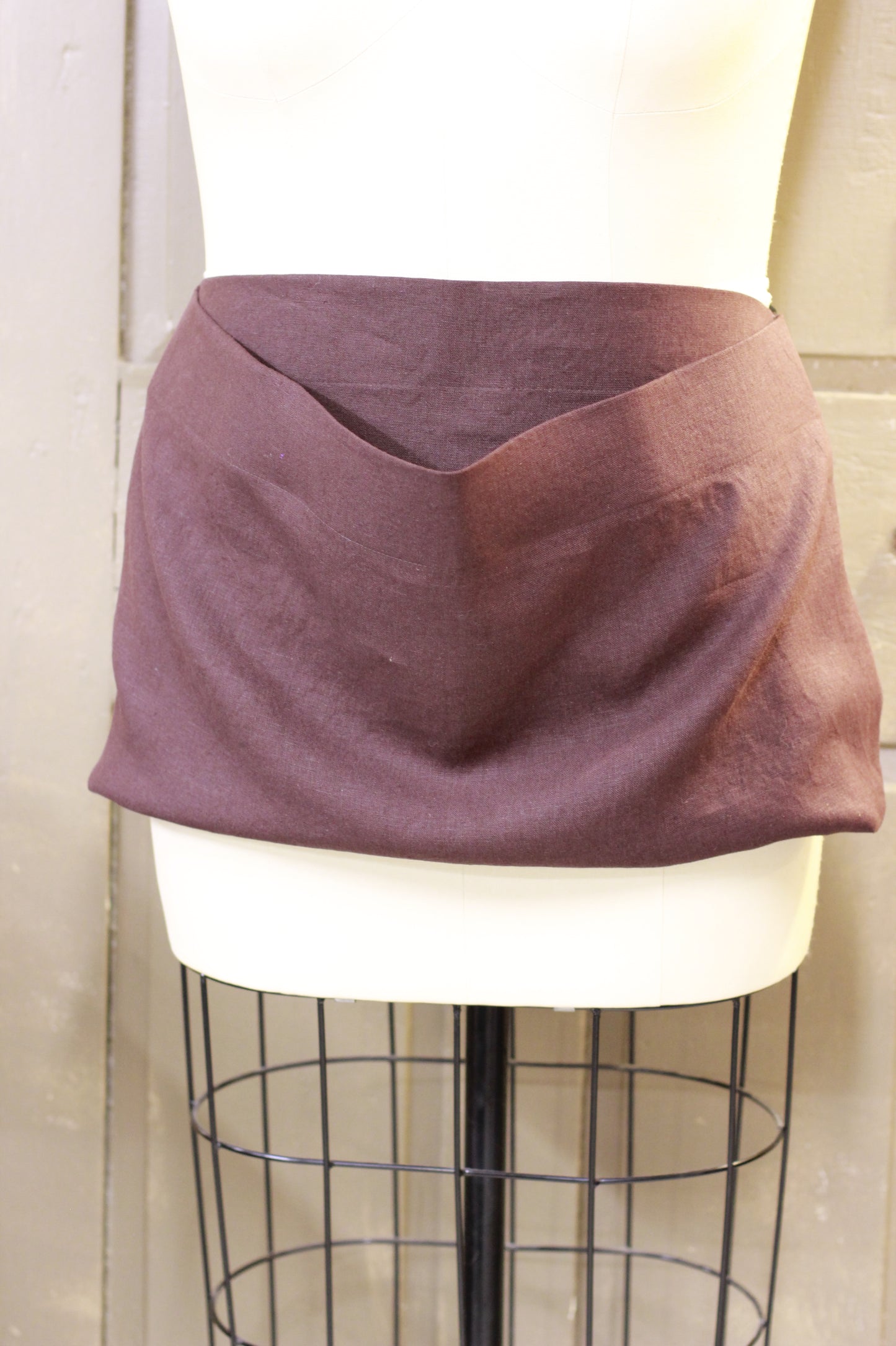 Linen Pouch Apron in Chocolate Linen