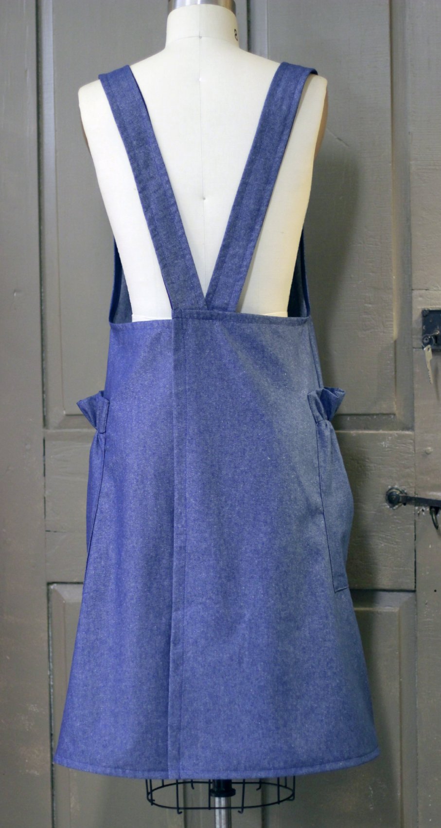 XS-5X No Tie Crossback Apron Maternity Apron in Navy Denim, back view