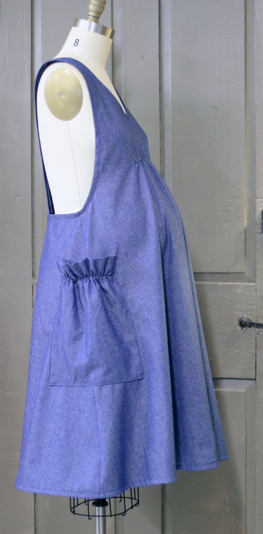 XS-5X No Tie Crossback Apron Maternity Apron in Navy Denim with baby bump, side view