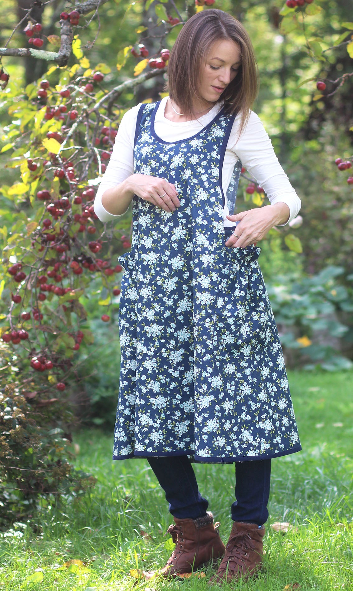 XS-5X Navy Floral - No Tie Crossback Apron - Front View 2