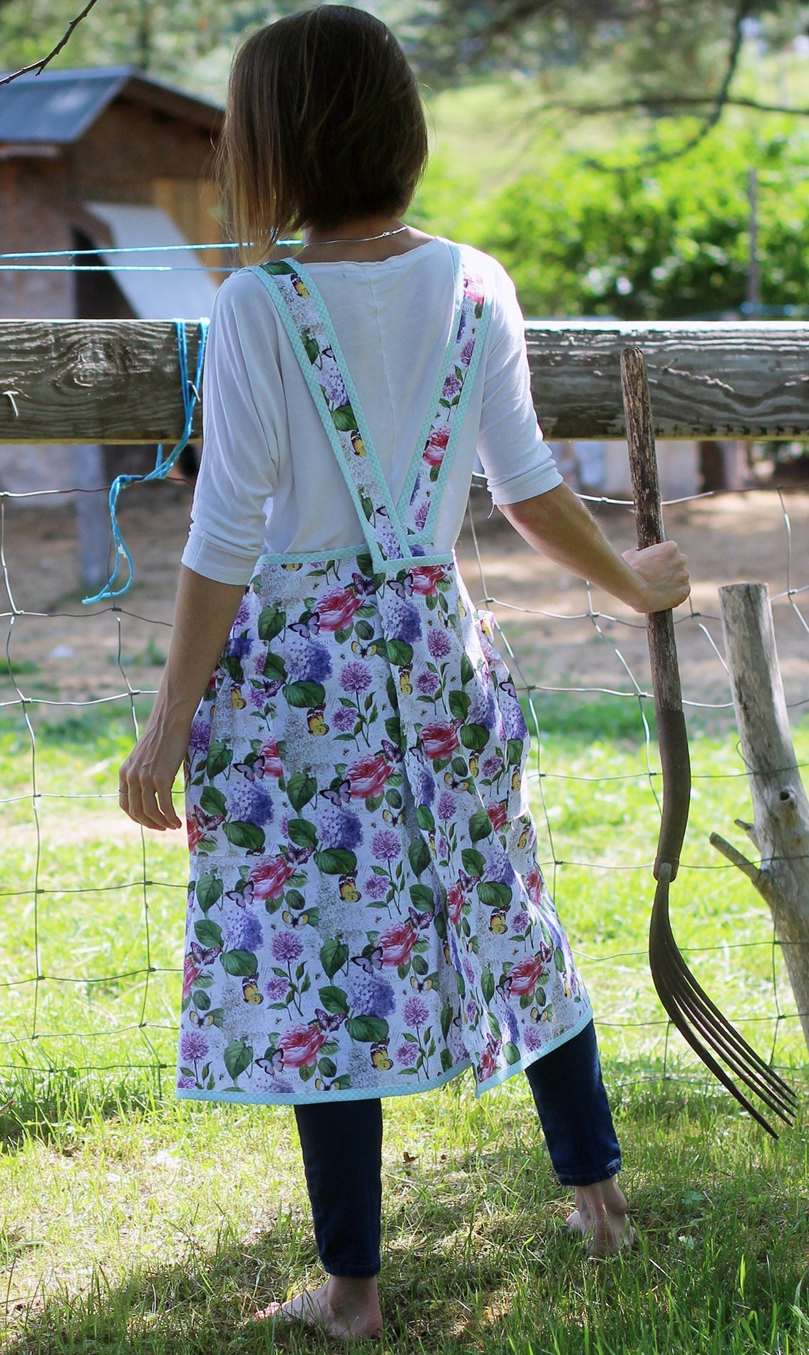 XS-5X Spring Floral - No Tie Crossback Apron - Back View