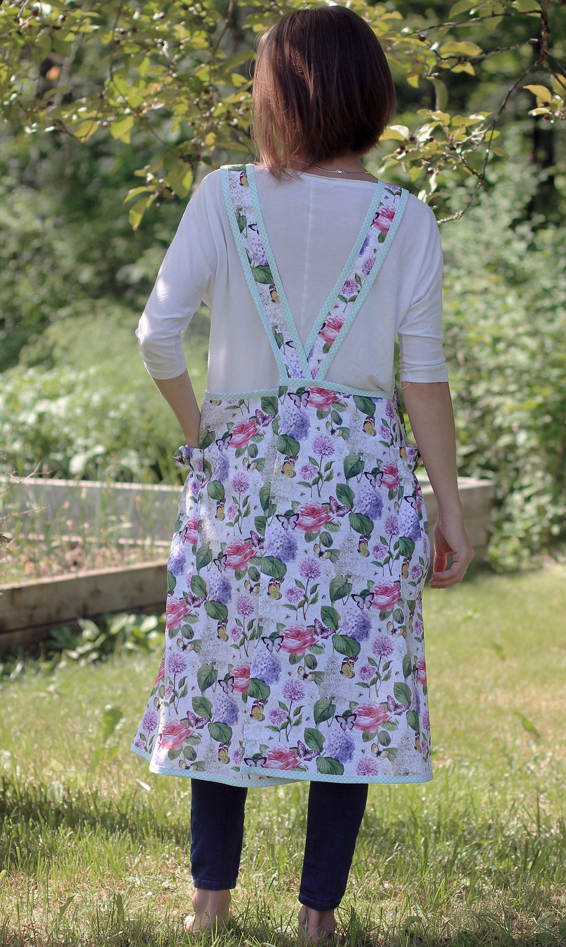  XS-5X Spring Floral - No Tie Crossback Apron - Back View 2
