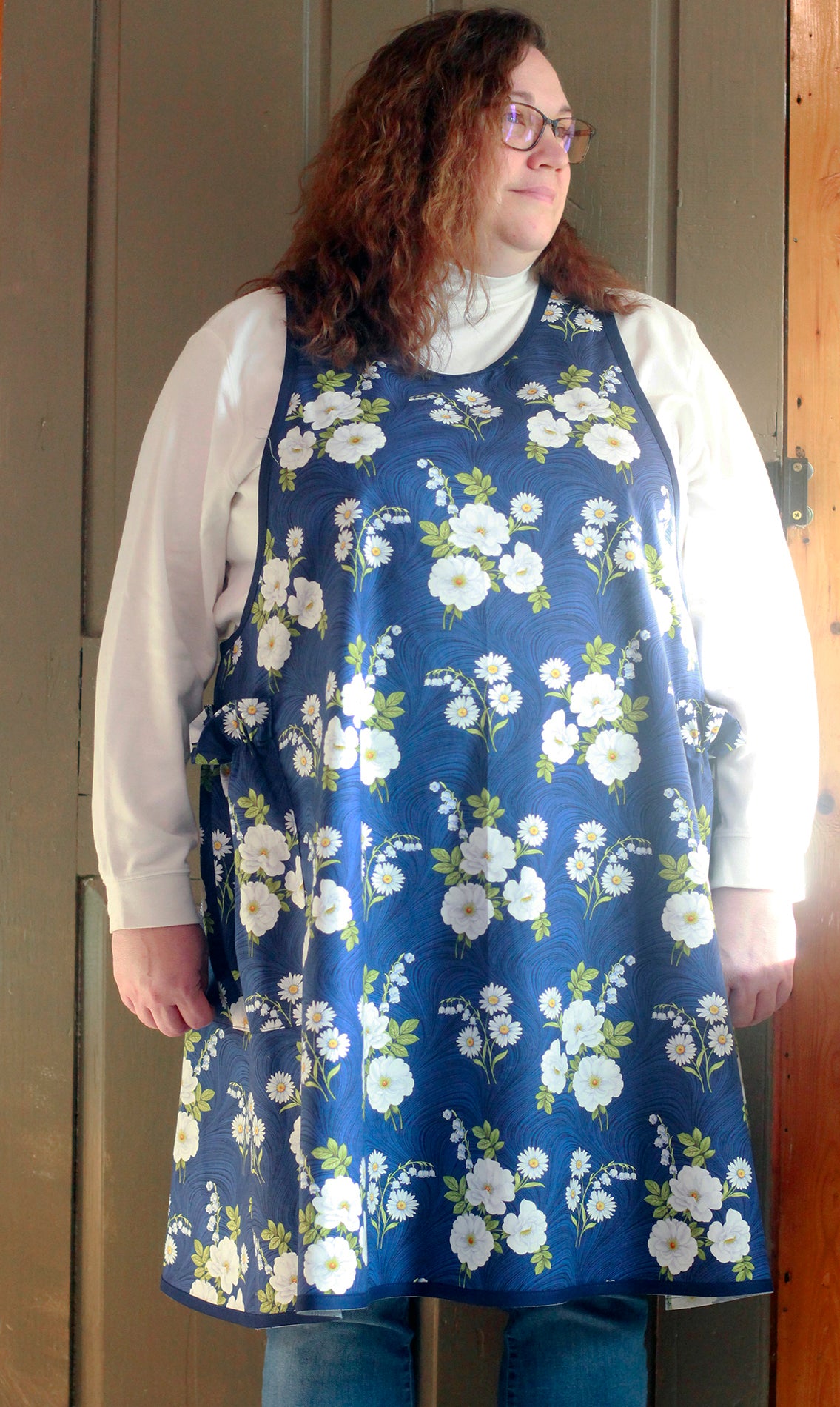 XS-5X No Tie Apron in Dark Blue Floral  - Front View 4