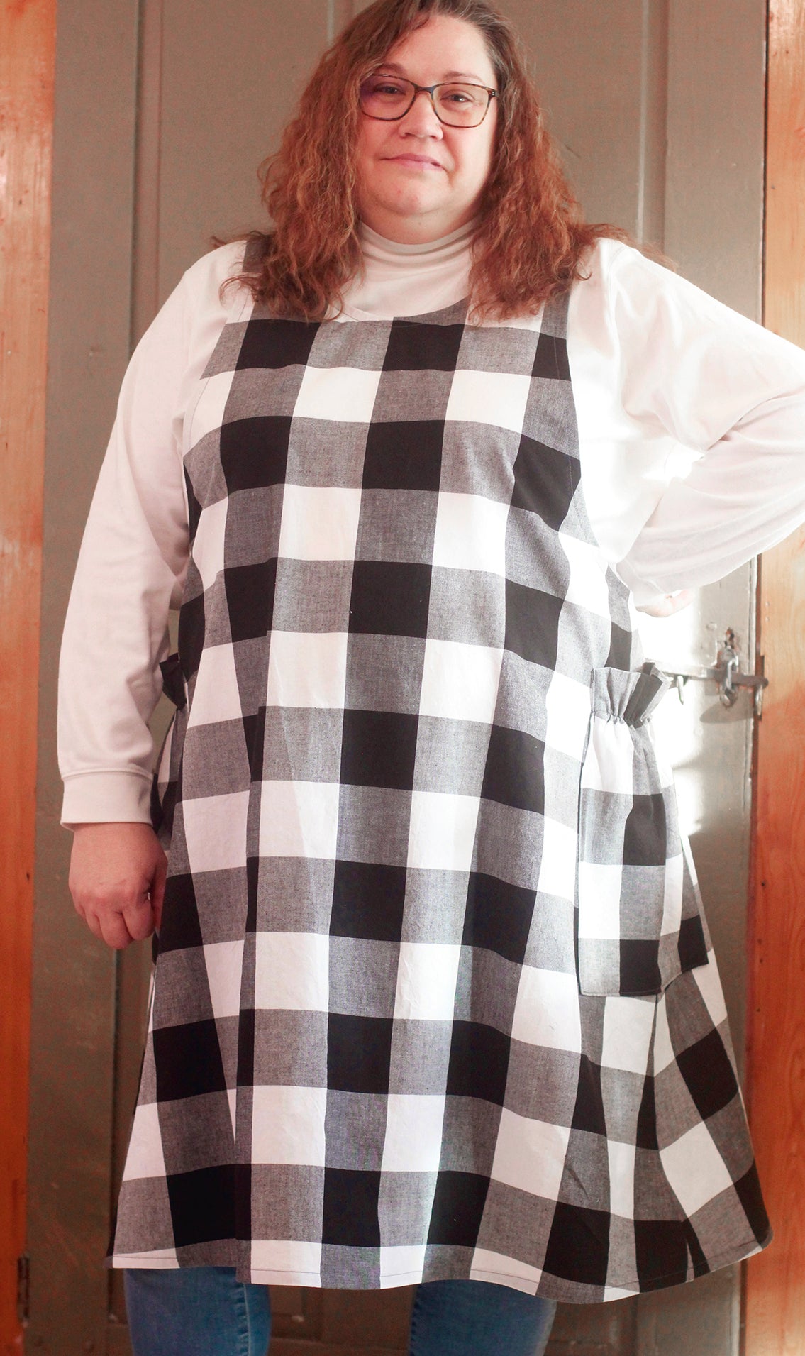 XS-5X No Ties Crossback Apron in 100% Cotton Homespun in Farmhouse Check - Front View 2