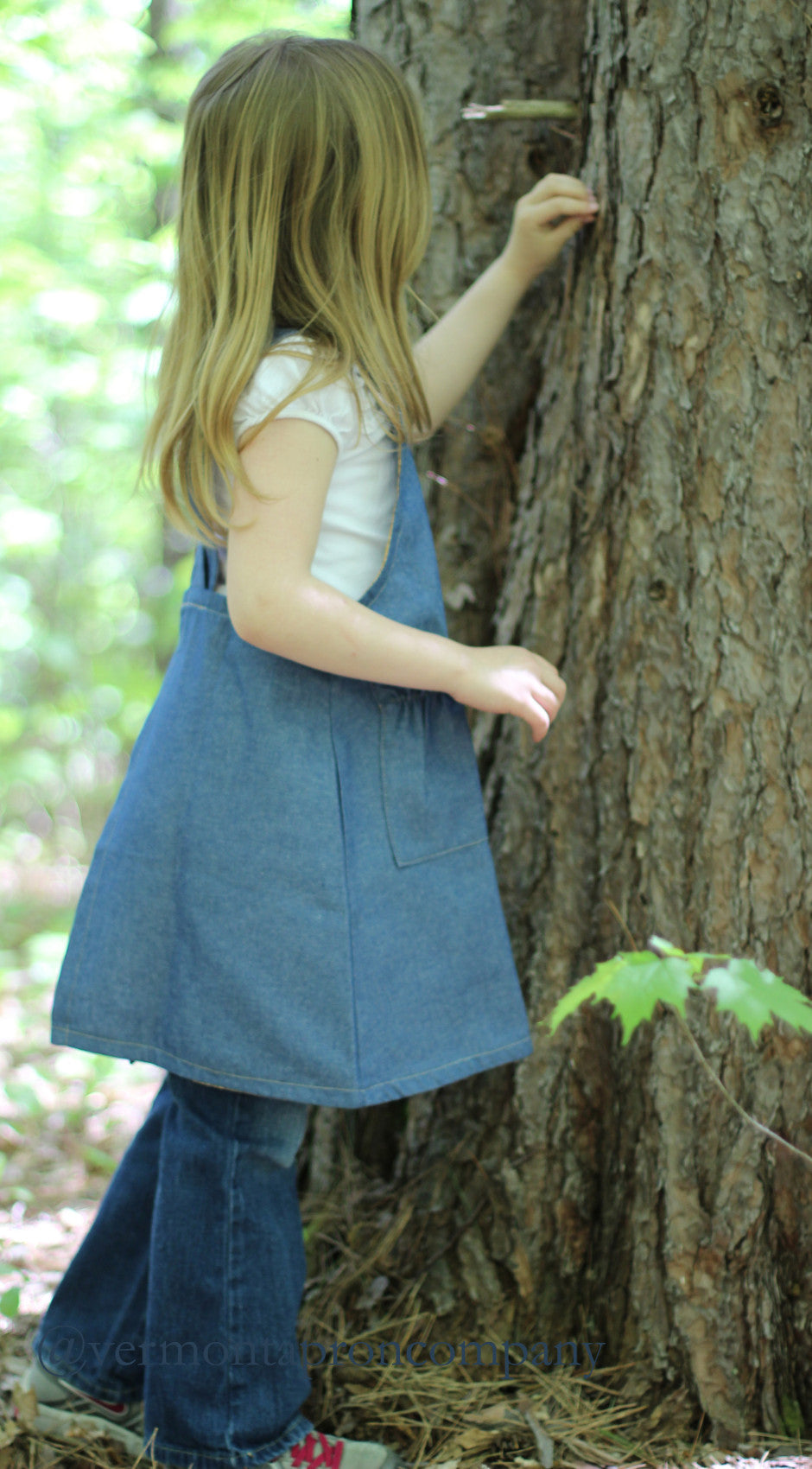 Children's No Tie Apron in Denim with Crisscross Back, side view 