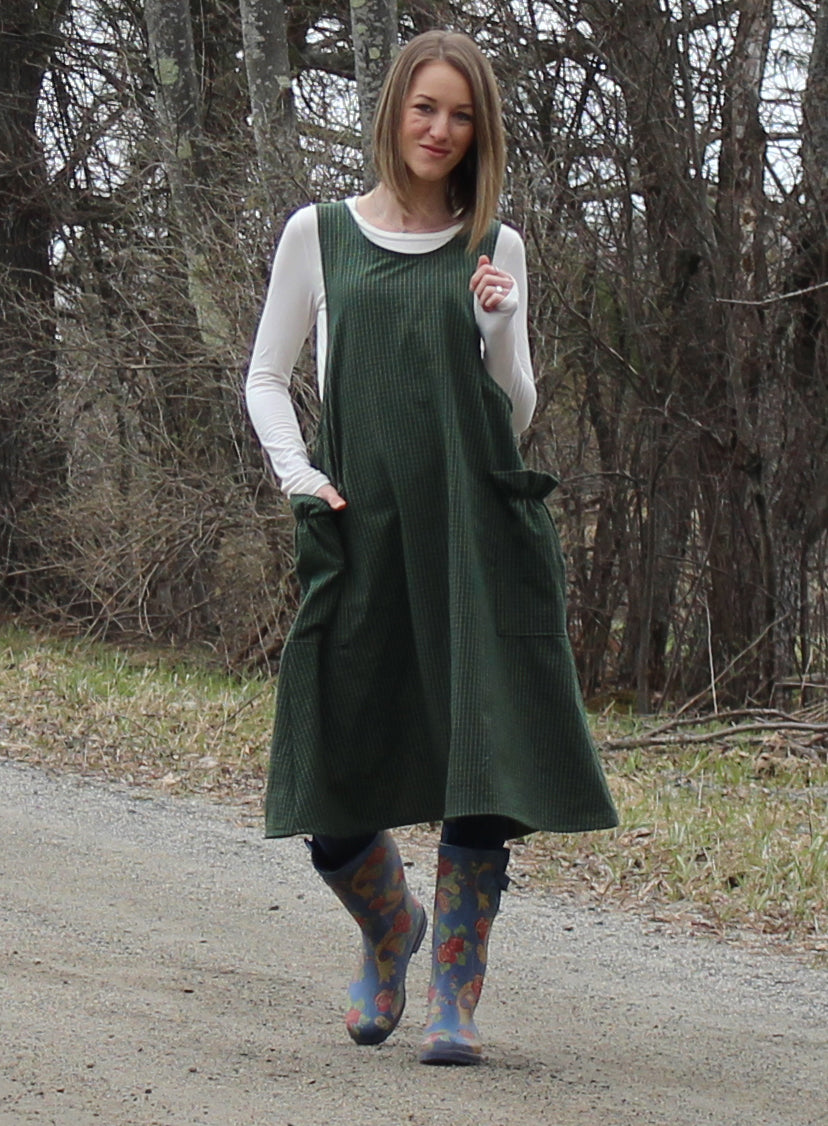 No Ties Crossback Apron in 100% Cotton Dark Green Homespun - Sample