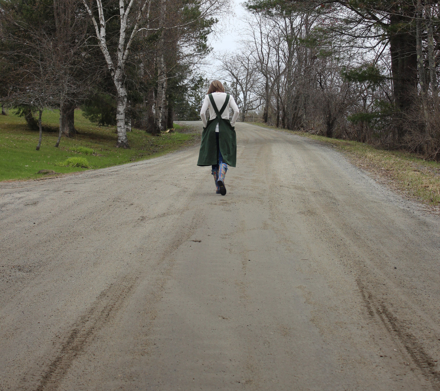 No Ties Crossback Apron in 100% Cotton Dark Green Homespun - Sample