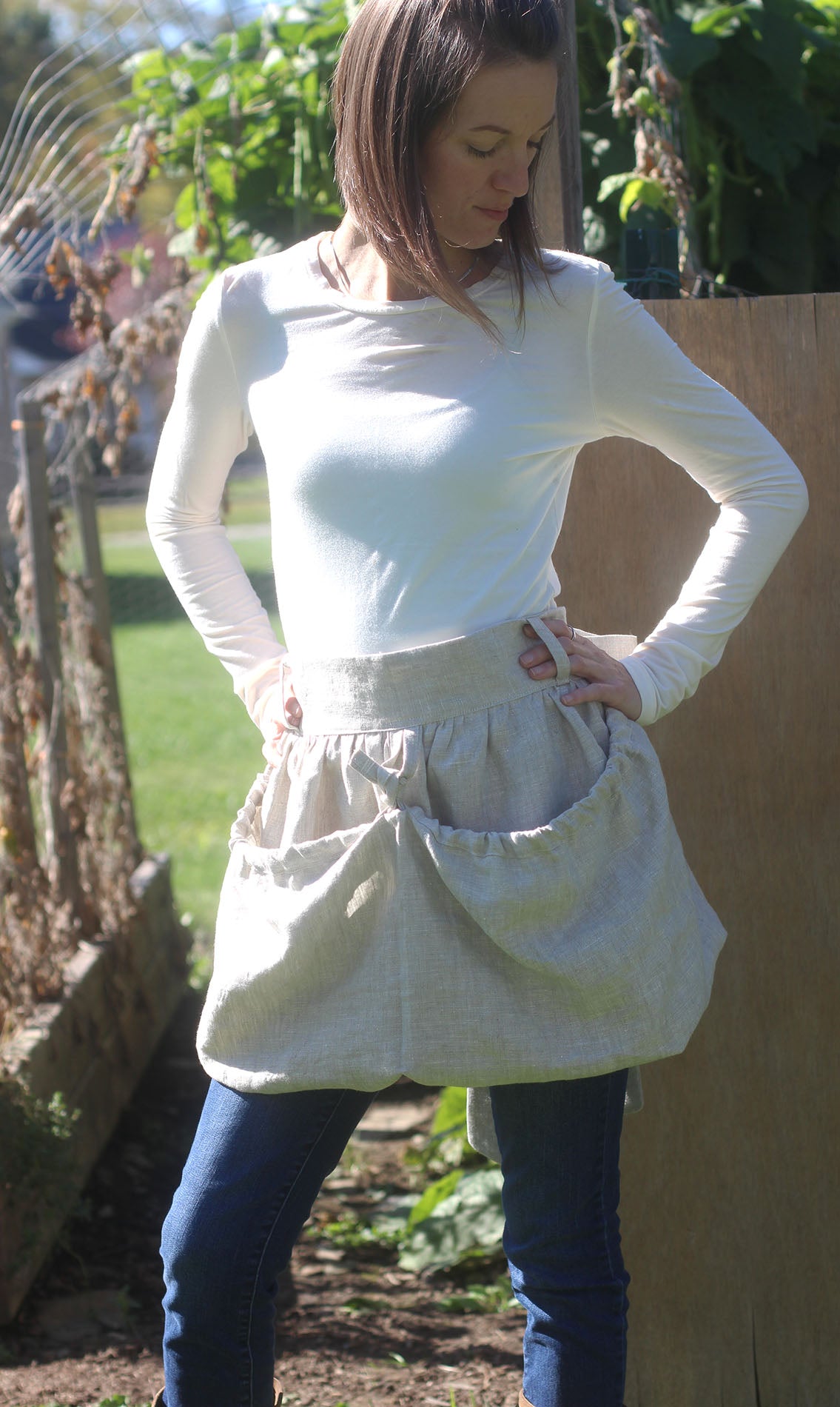 Gathering Apron in Oatmeal 100% Flax Linen in Reg and Plus Size. - Open Pocket View