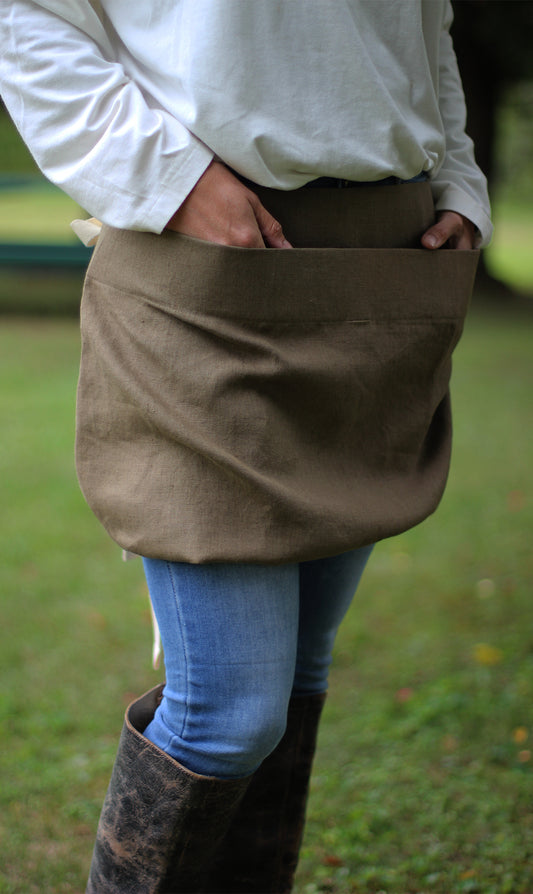 Pouch Apron in EOlive Linen - Front View