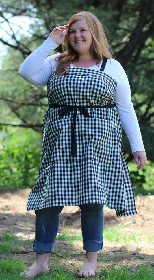 XS-5X Wrap Apron in Black and White 100% Cotton Homespun, front view