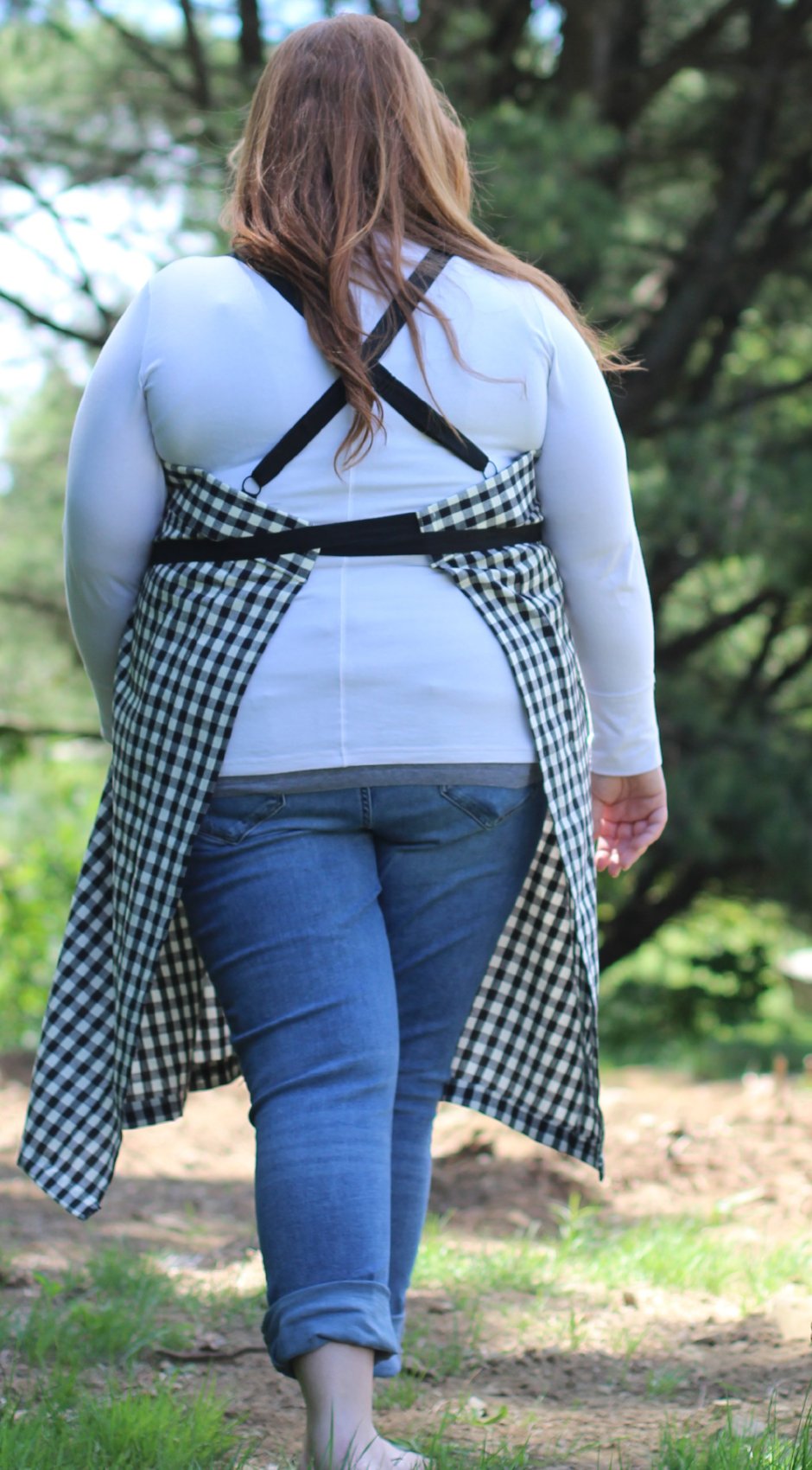 XS-5X Wrap Apron in Black and White 100% Cotton Homespun, back view