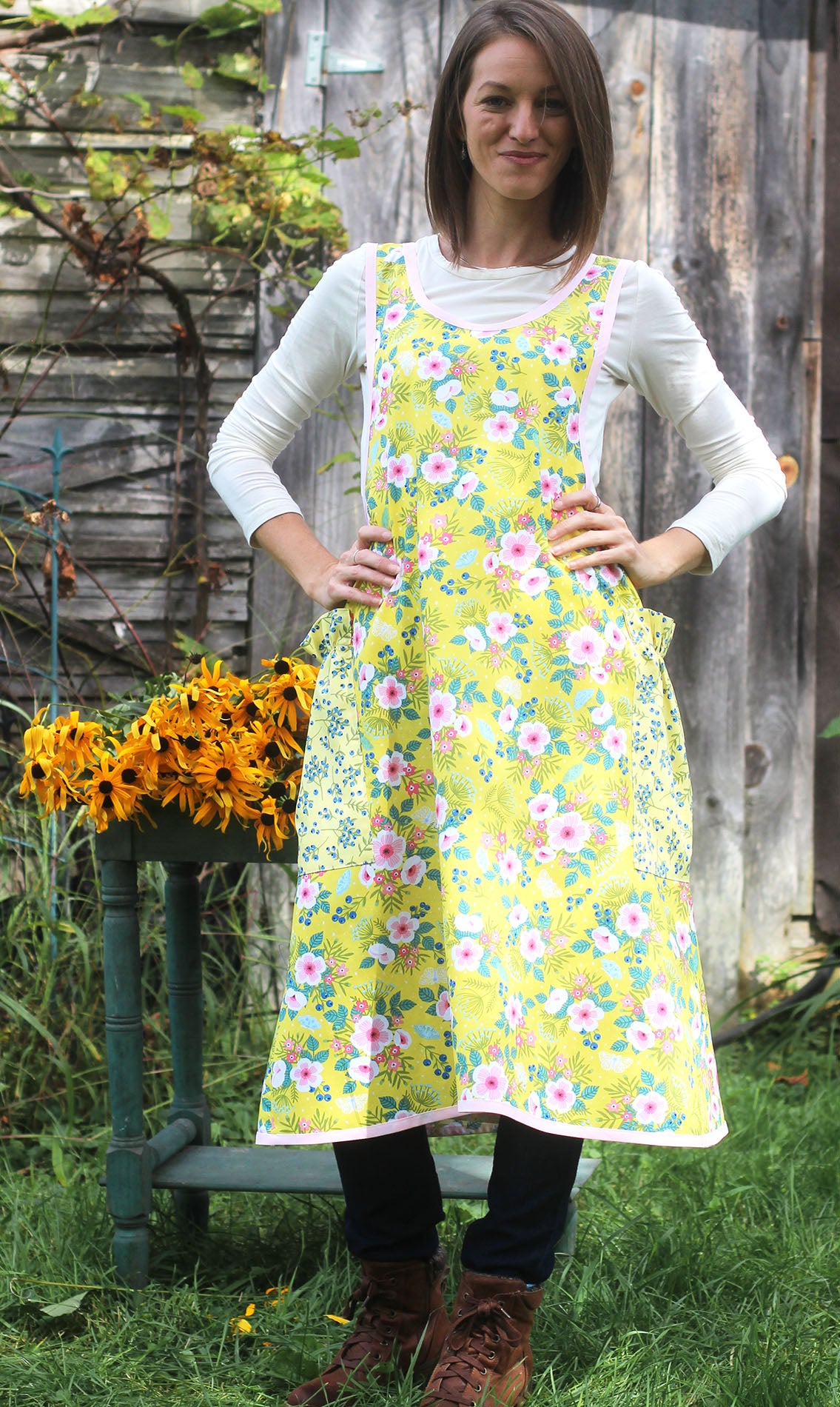 XS-5X Yellow Floral - No Tie Crossback Apron - Front View 2