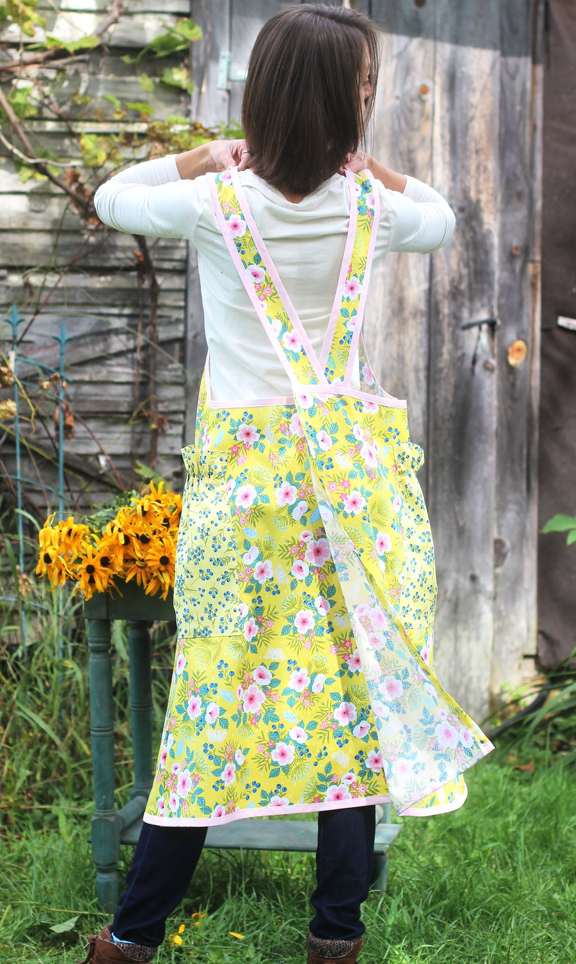 XS-5X Yellow Floral - No Tie Crossback Apron - Back View 2