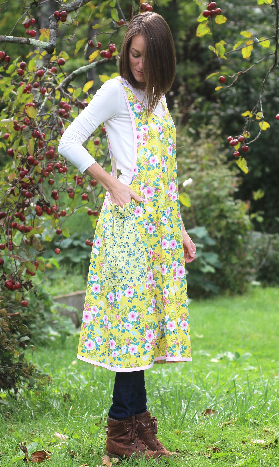XS-5X Yellow Floral - No Tie Crossback Apron - Side View